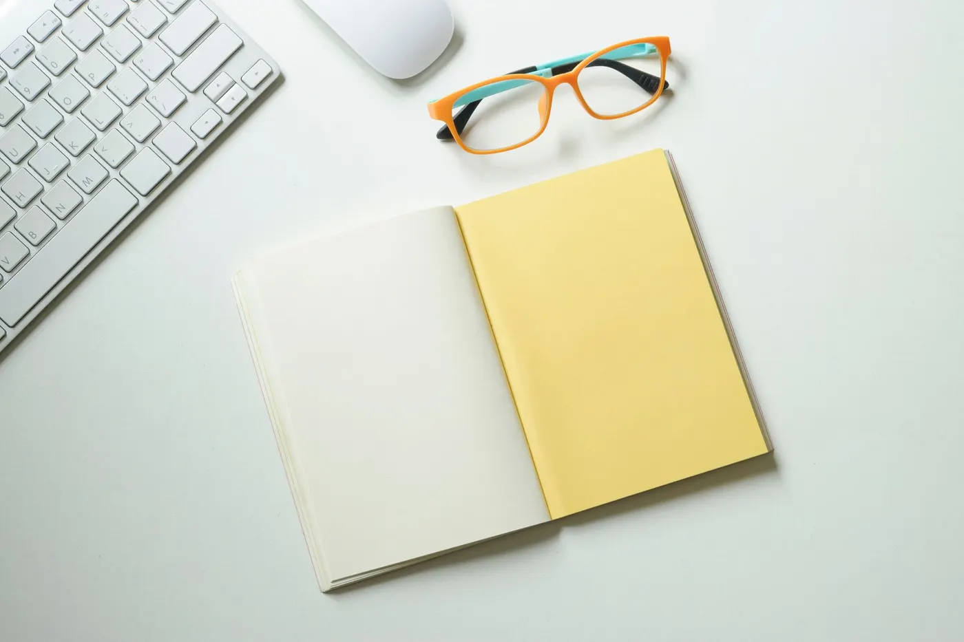 Outils d'artisan simples et précis sur un établi