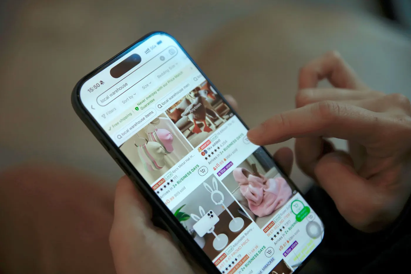 Recommandations de produits personnalisées dans une boutique.
