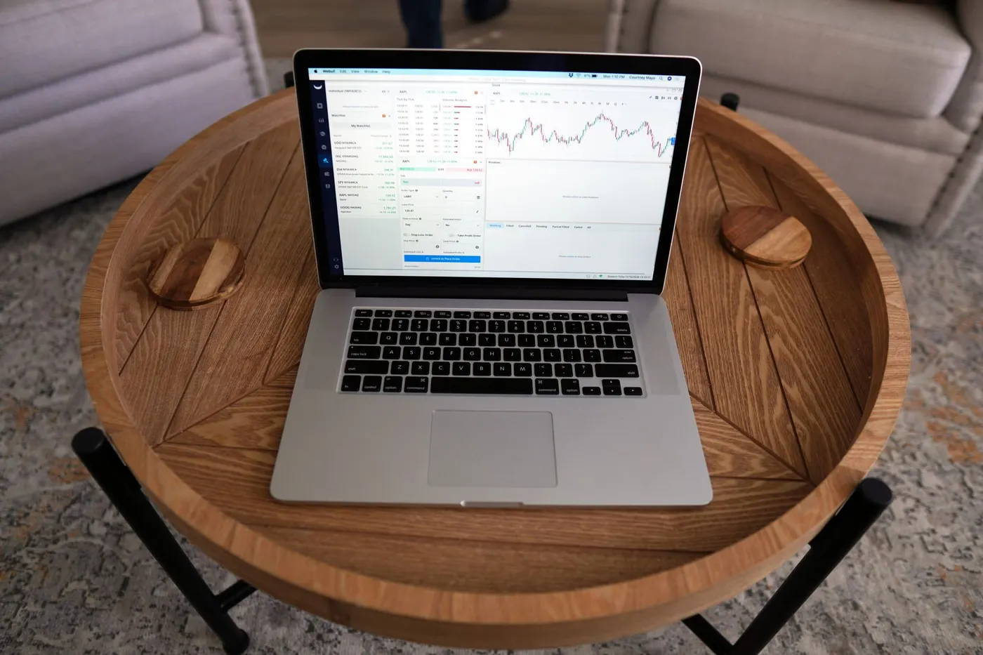 Trois engrenages interconnectés symbolisant Excel, Power Query et Power BI.