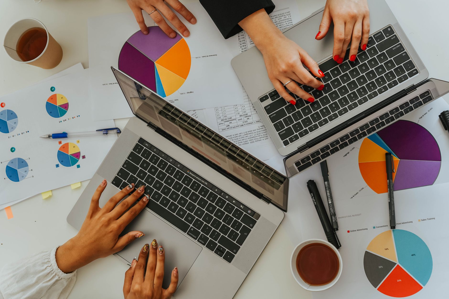 Capacités d'analyse IA pour la veille concurrentielle.